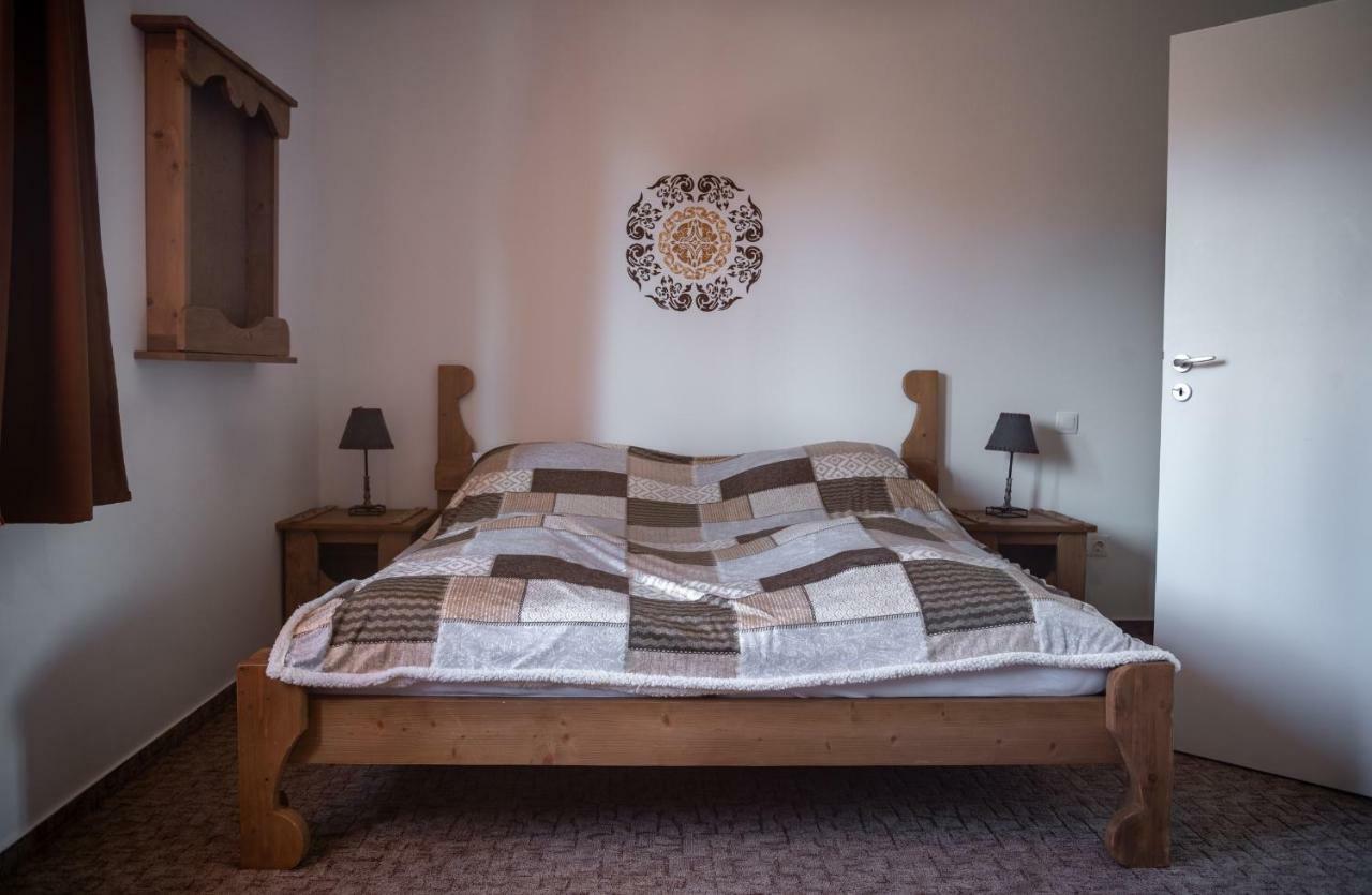 Szabolcs Vezer Panzio Bed and Breakfast Εξωτερικό φωτογραφία